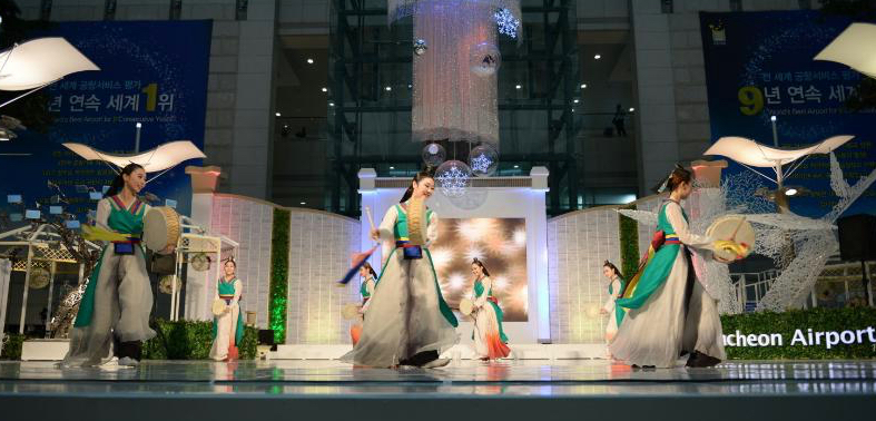 Buổi biễu diễn nghệ thuật truyền thống tại sân bay Incheon