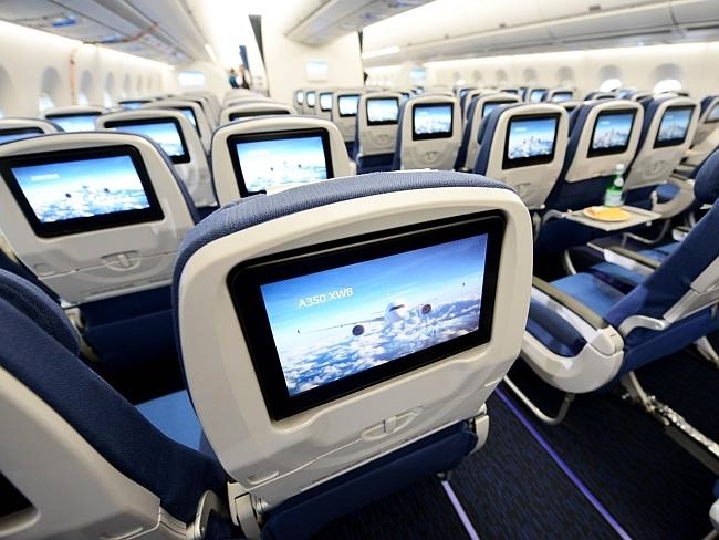 Nội thất bên trong khoang máy bay A350 hạng phổ thông của Vietnam Airlines